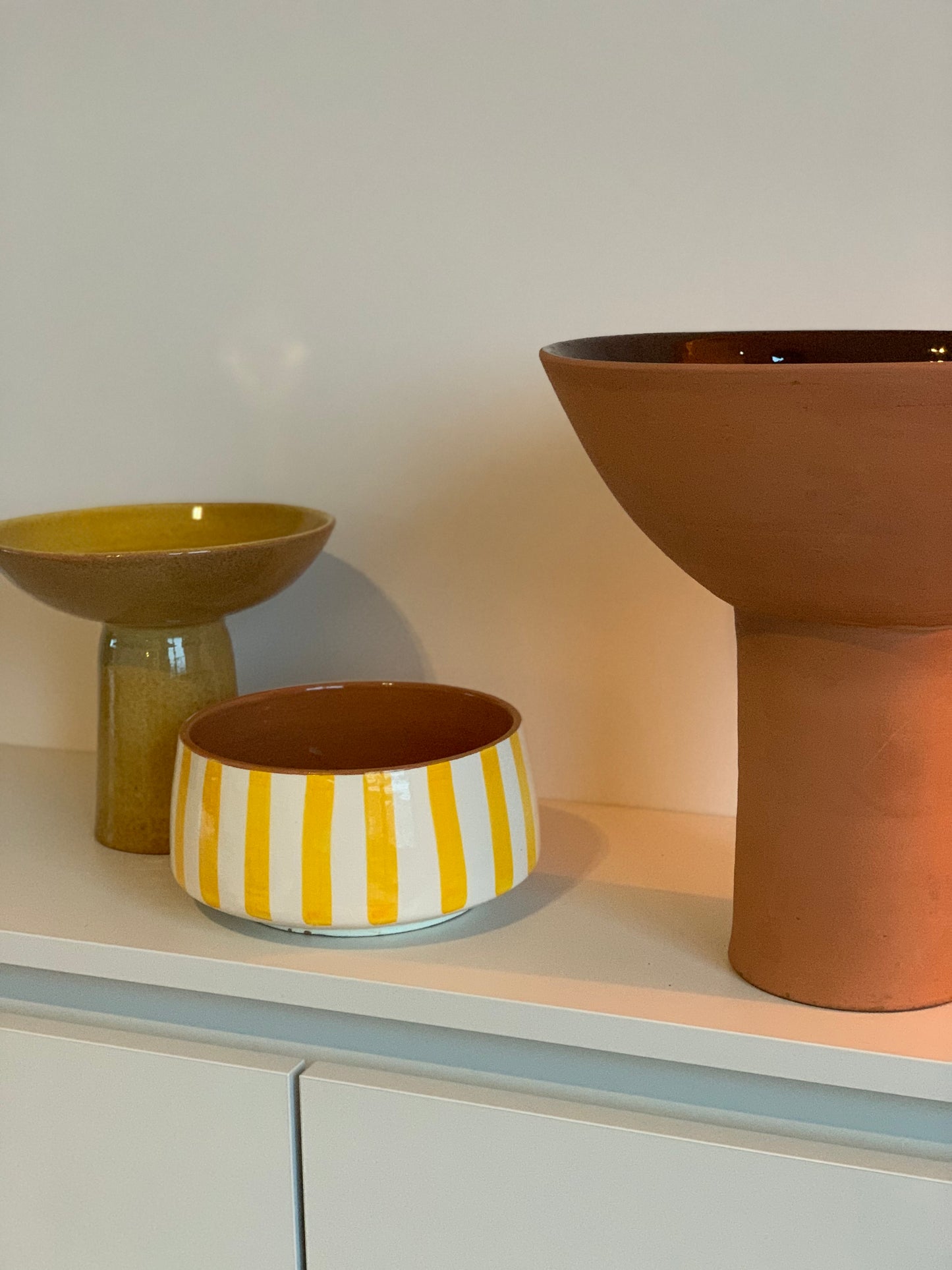 XL schaal op voet terracotta