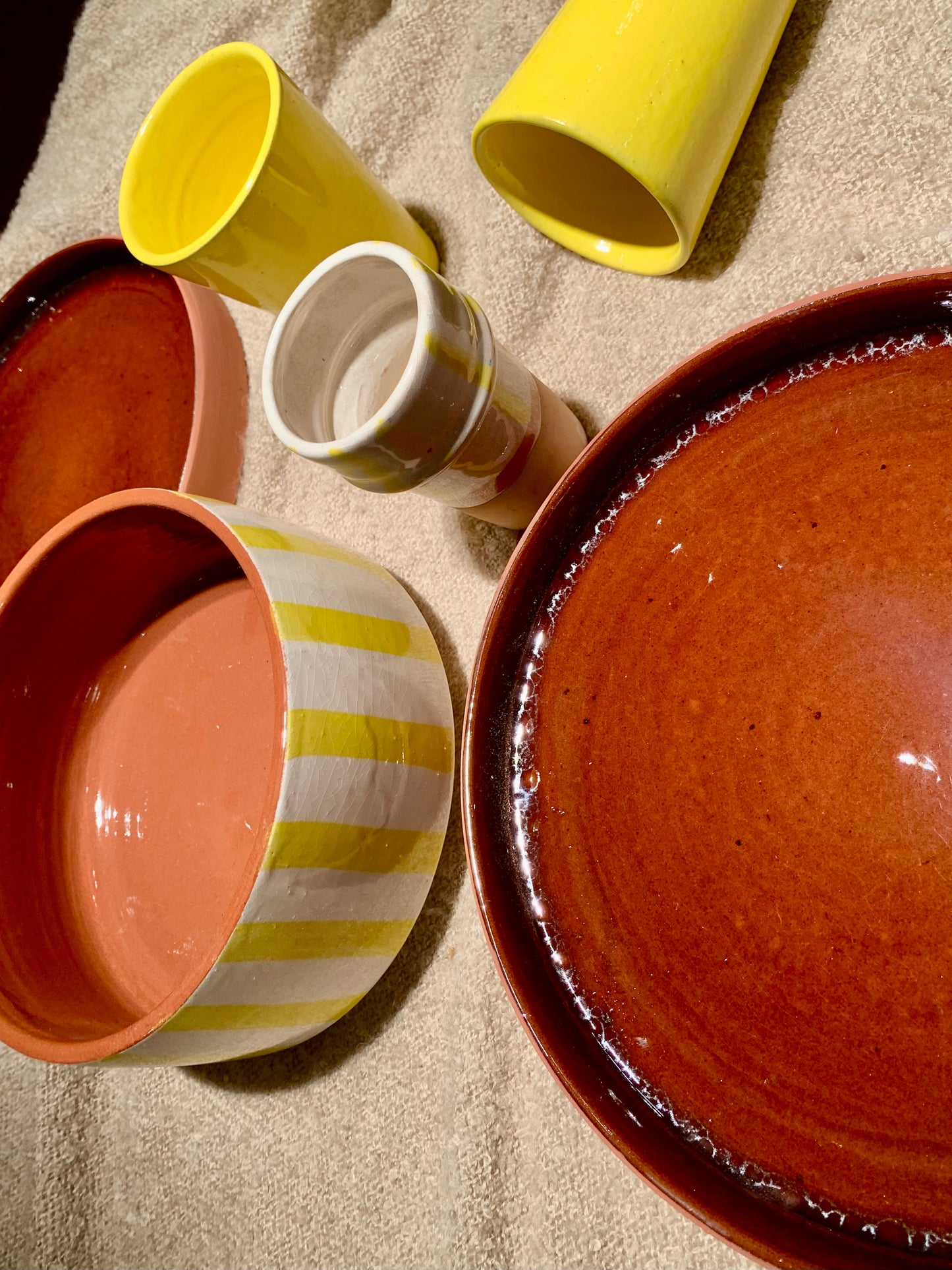 Marokkaans aardewerk borden. Prachtige unieke Marokkaans aardewerken borden. Terracotta kleur en donker bruin. Zijn uniek. Zeer leuk om met andere borden te combineren. 100% handmade.
